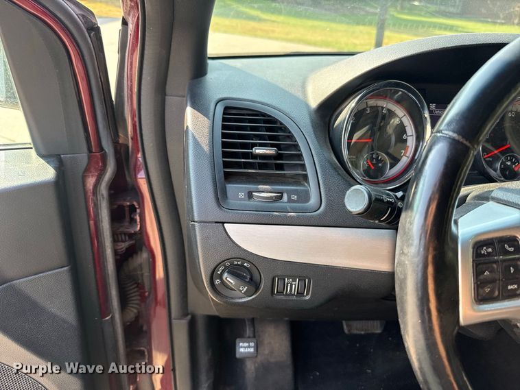 image for item FC4161 2017 Dodge Grand Caravan van
