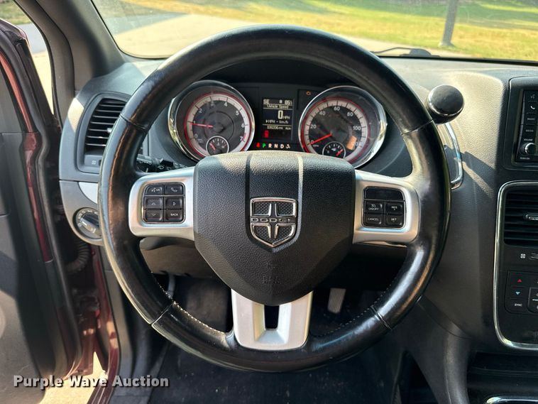 image for item FC4161 2017 Dodge Grand Caravan van
