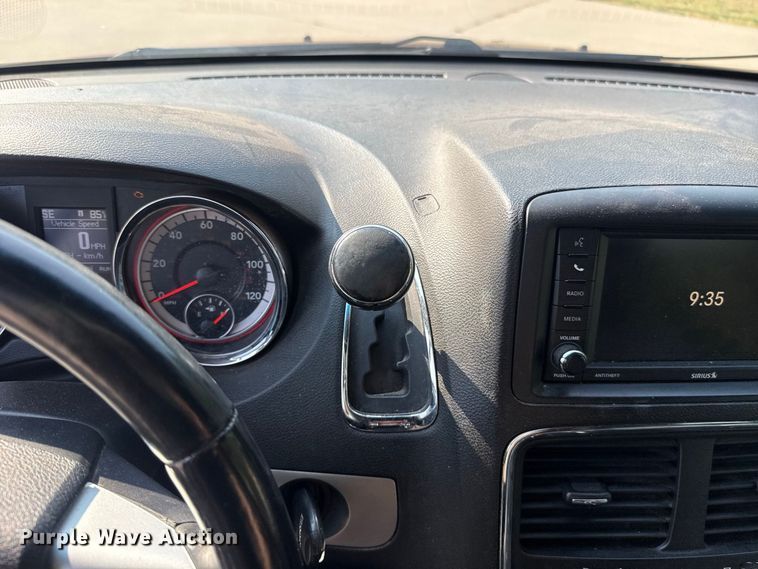 image for item FC4161 2017 Dodge Grand Caravan van