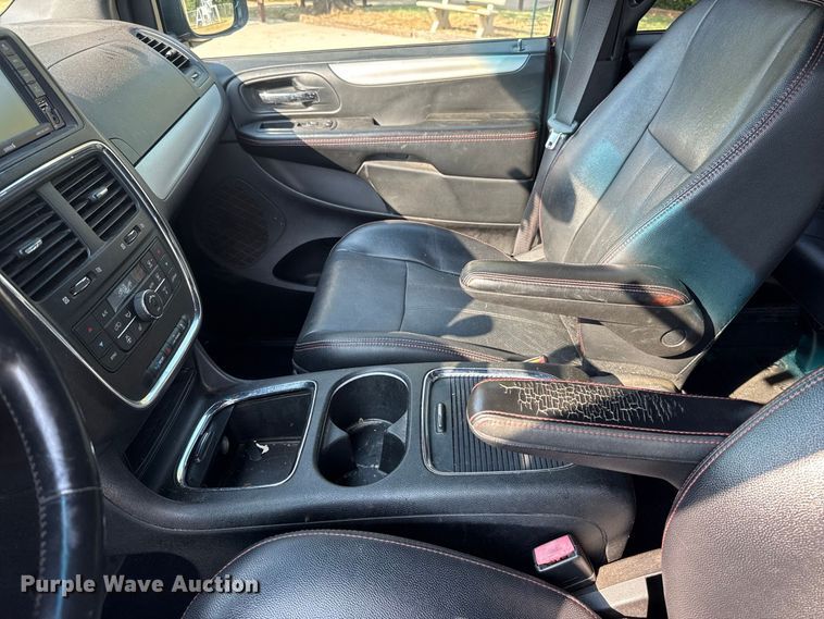 image for item FC4161 2017 Dodge Grand Caravan van