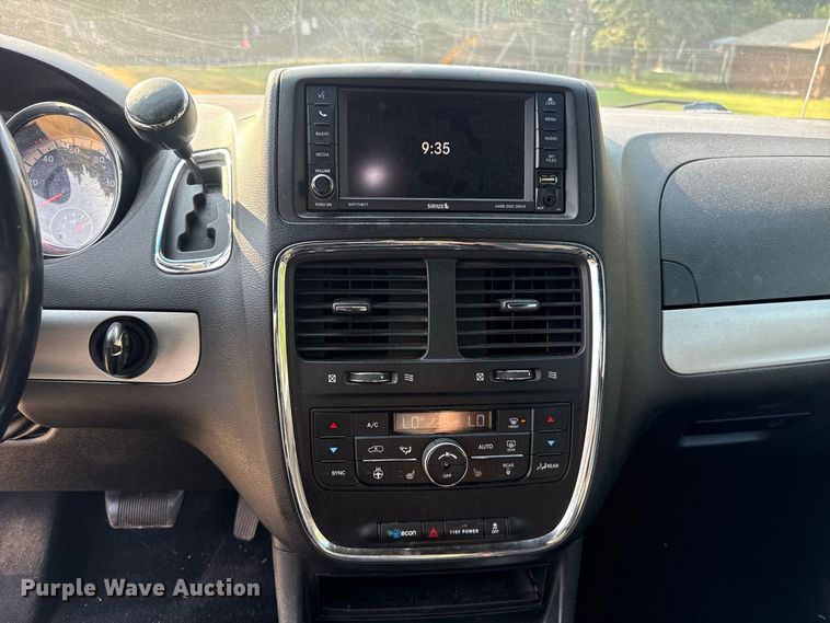 image for item FC4161 2017 Dodge Grand Caravan van