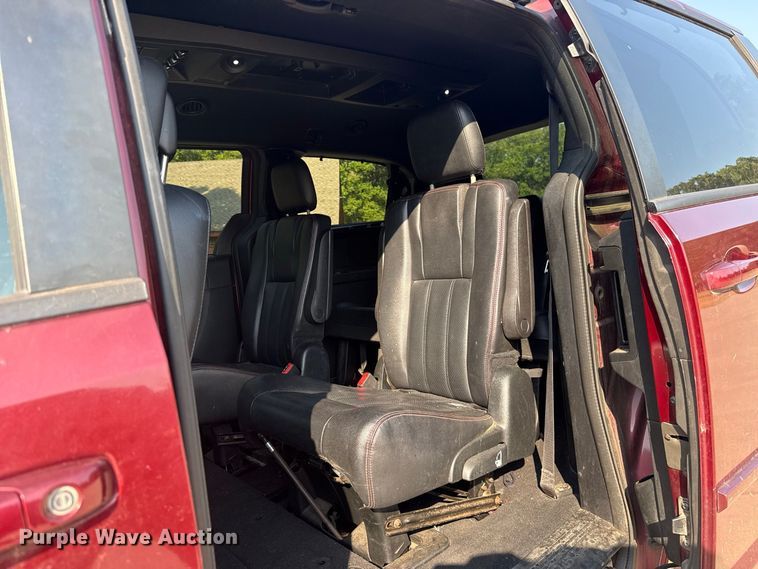 image for item FC4161 2017 Dodge Grand Caravan van