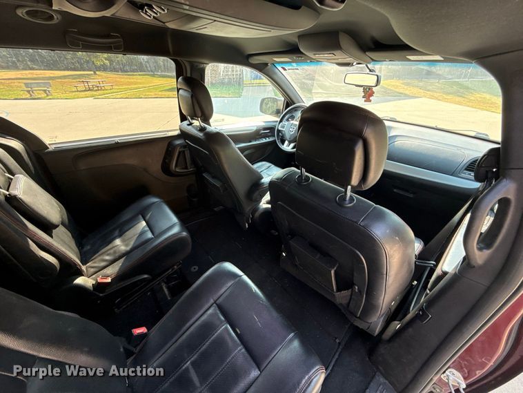 image for item FC4161 2017 Dodge Grand Caravan van