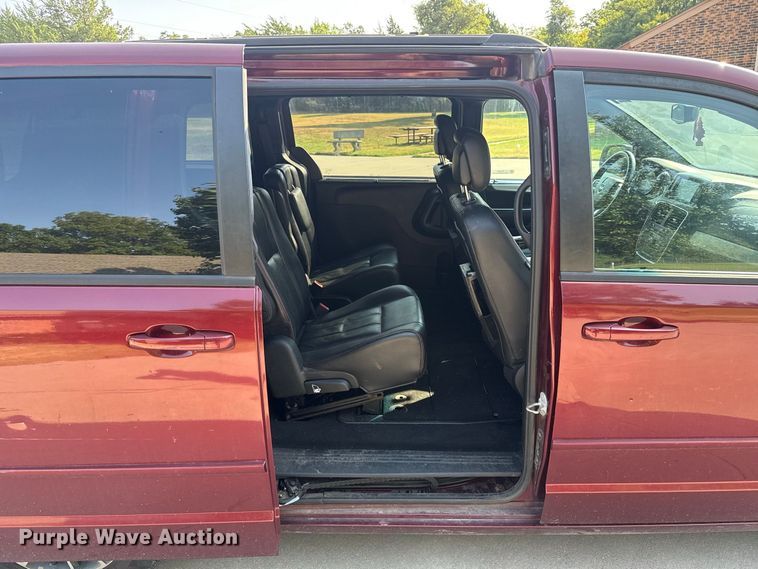image for item FC4161 2017 Dodge Grand Caravan van