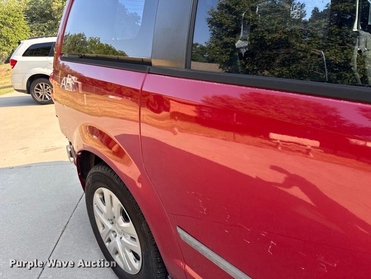 image for item FC4163 2014 Dodge Grand Caravan van
