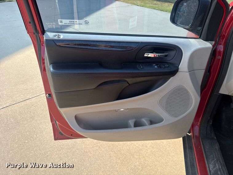 image for item FC4163 2014 Dodge Grand Caravan van