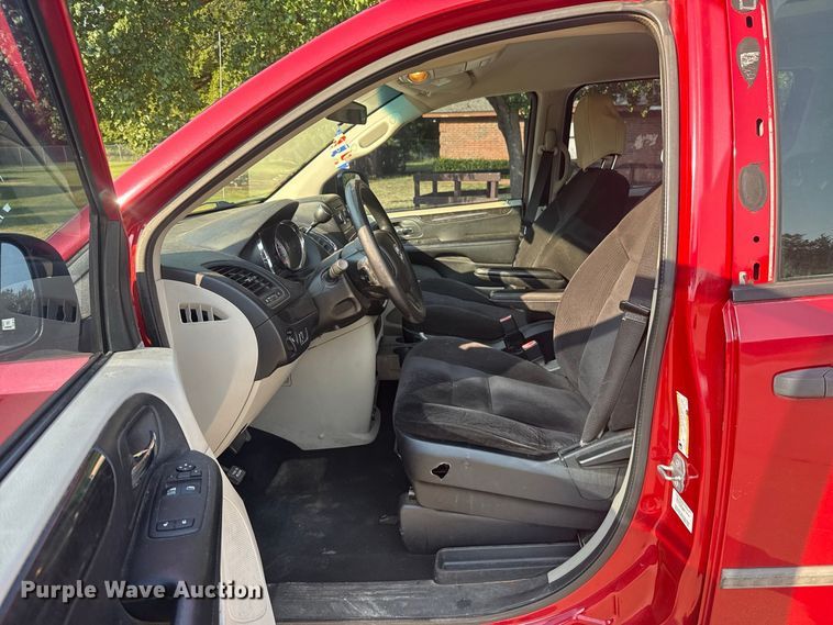 image for item FC4163 2014 Dodge Grand Caravan van