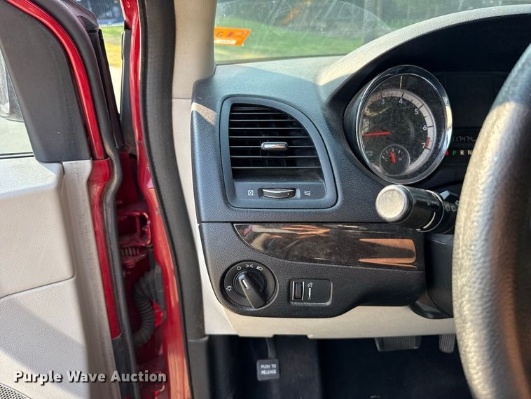 image for item FC4163 2014 Dodge Grand Caravan van