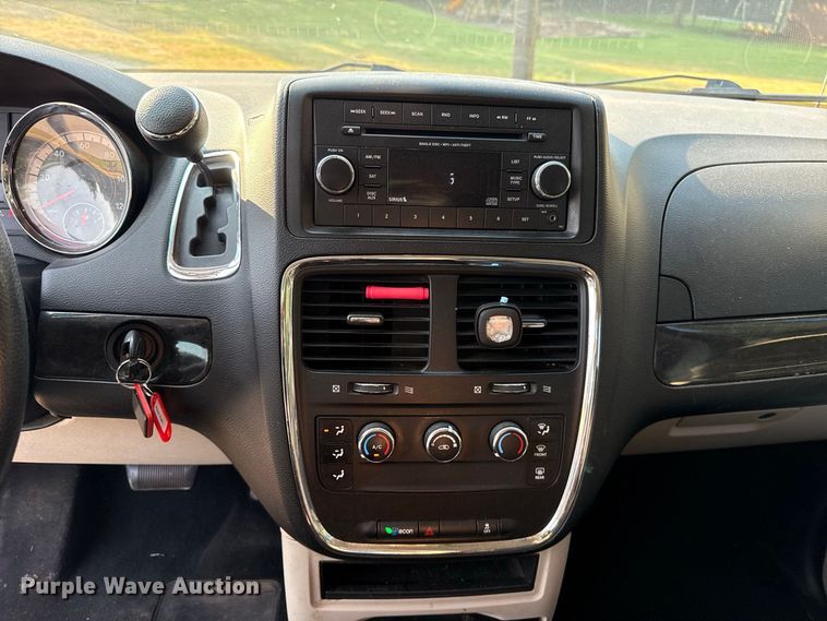image for item FC4163 2014 Dodge Grand Caravan van