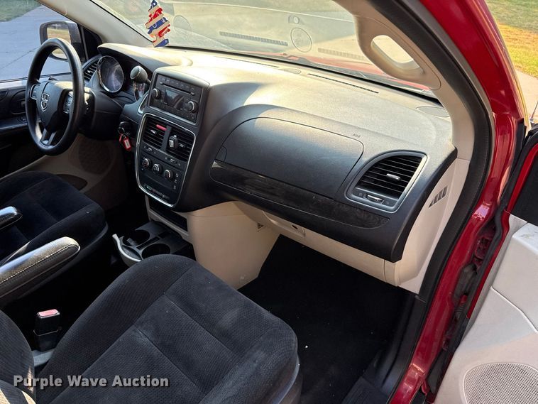 image for item FC4163 2014 Dodge Grand Caravan van
