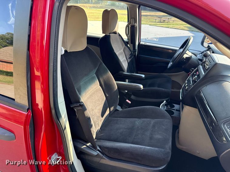 image for item FC4163 2014 Dodge Grand Caravan van
