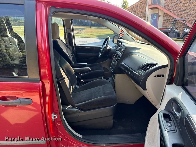 image for item FC4163 2014 Dodge Grand Caravan van