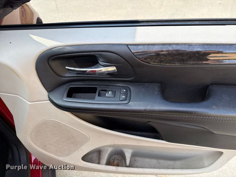image for item FC4163 2014 Dodge Grand Caravan van
