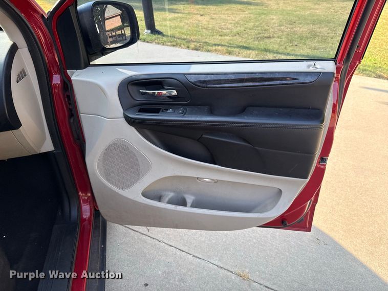 image for item FC4163 2014 Dodge Grand Caravan van