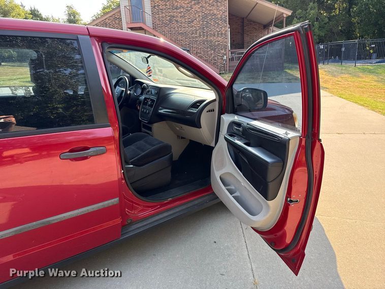 image for item FC4163 2014 Dodge Grand Caravan van