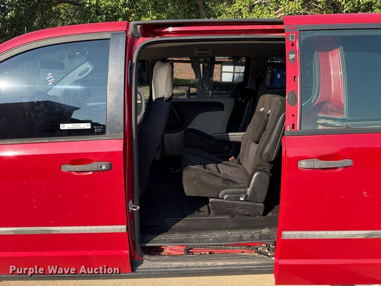 image for item FC4163 2014 Dodge Grand Caravan van