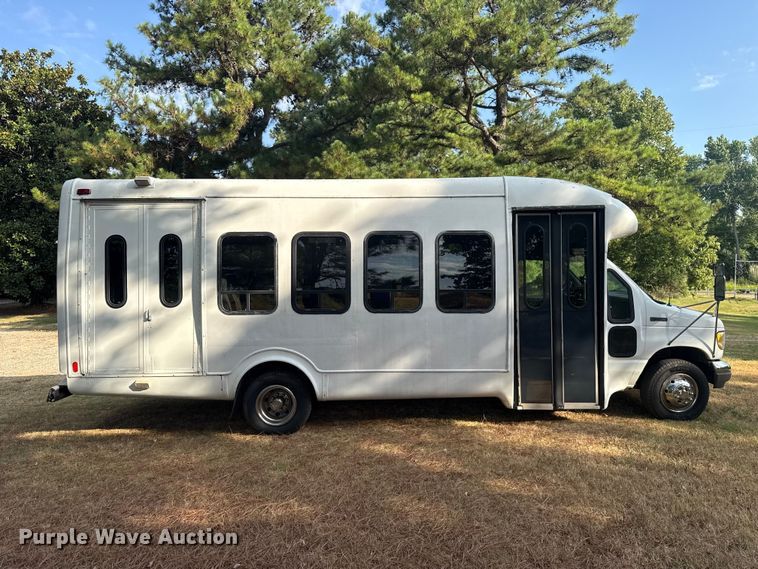 image for item FC4183 1994 Ford E350 shuttle bus