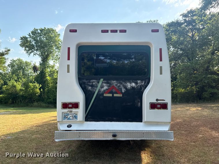 image for item FC4183 1994 Ford E350 shuttle bus