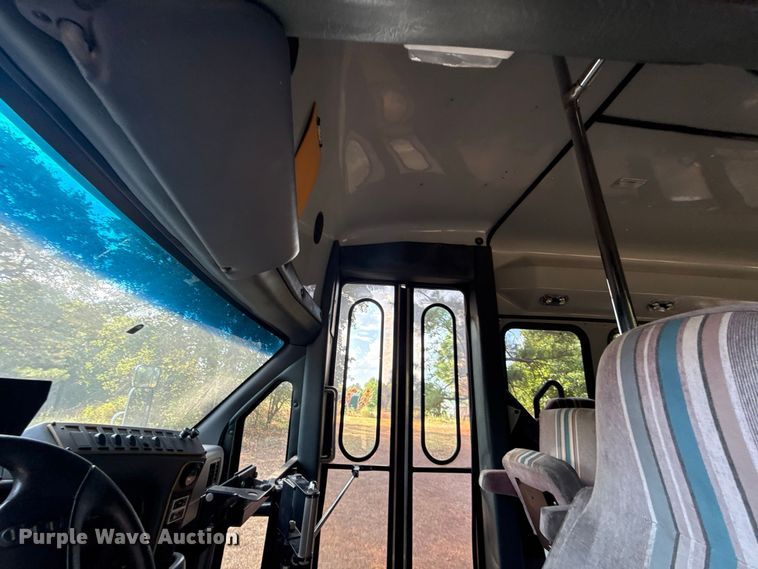 image for item FC4183 1994 Ford E350 shuttle bus