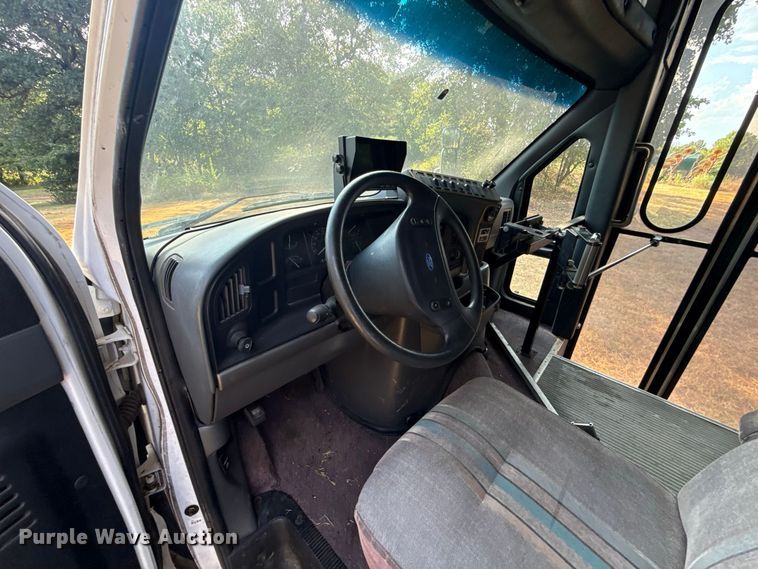 image for item FC4183 1994 Ford E350 shuttle bus