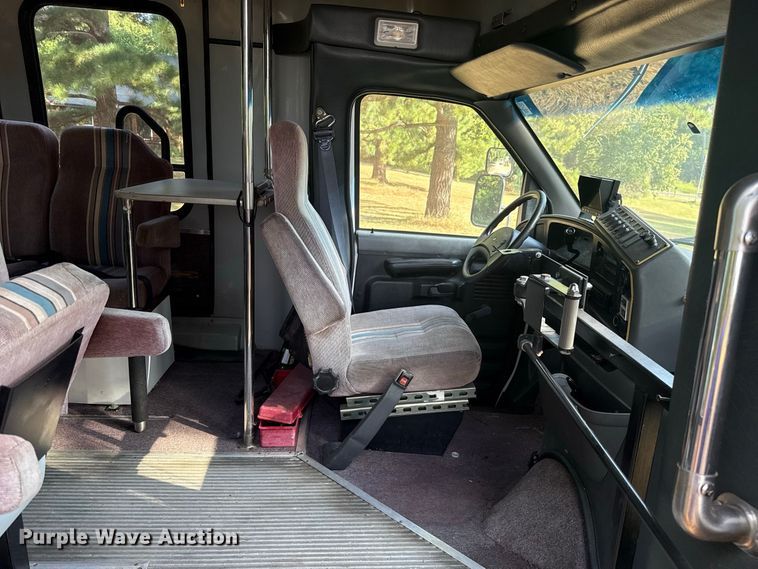image for item FC4183 1994 Ford E350 shuttle bus