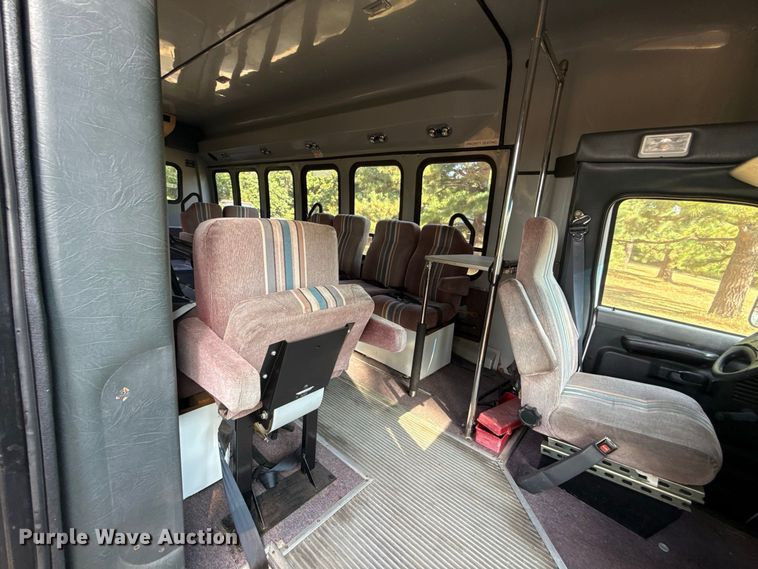 image for item FC4183 1994 Ford E350 shuttle bus