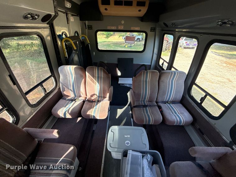 image for item FC4183 1994 Ford E350 shuttle bus
