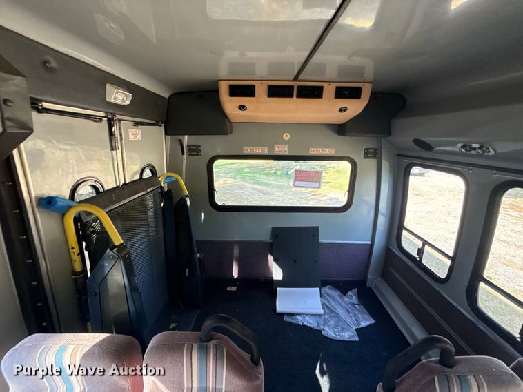 image for item FC4183 1994 Ford E350 shuttle bus