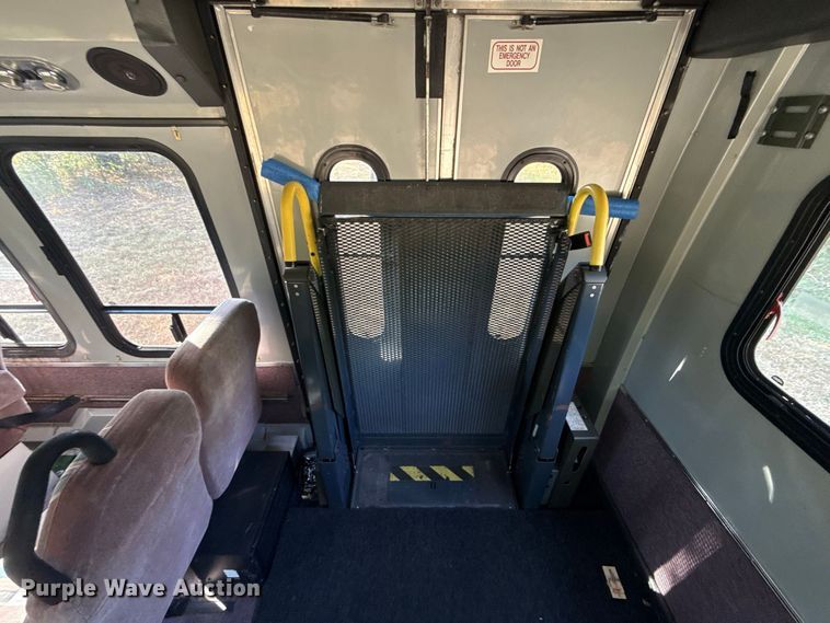 image for item FC4183 1994 Ford E350 shuttle bus