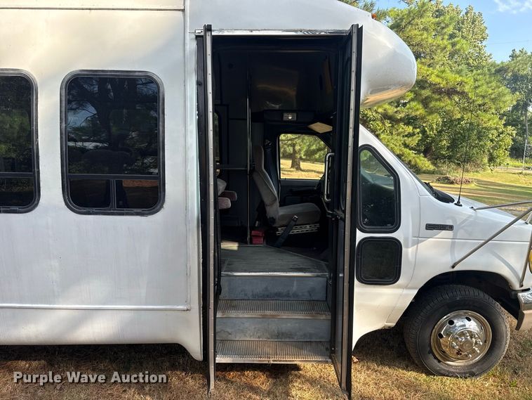 image for item FC4183 1994 Ford E350 shuttle bus