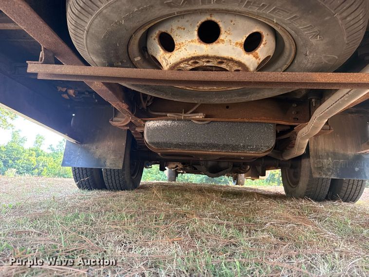 image for item FC4183 1994 Ford E350 shuttle bus