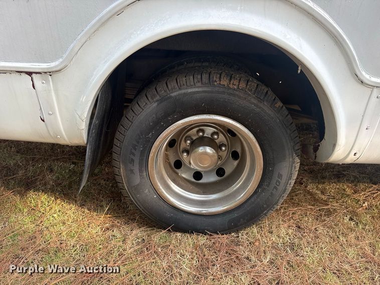 image for item FC4183 1994 Ford E350 shuttle bus