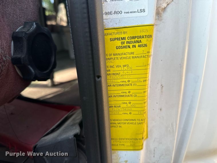 image for item FC4183 1994 Ford E350 shuttle bus
