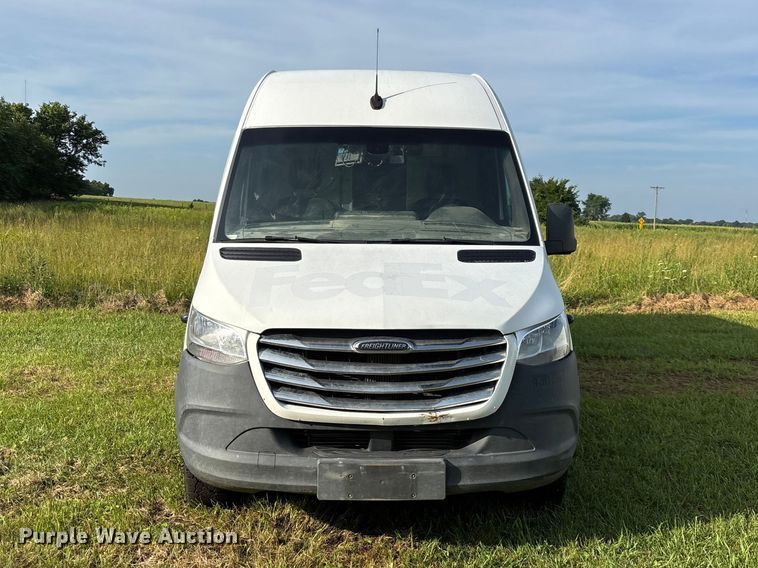 image for item FG0498 2019 Freightliner  Sprinter 2500 van