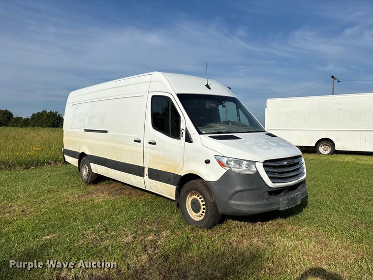 image for item FG0498 2019 Freightliner  Sprinter 2500 van