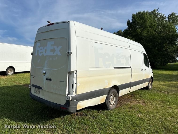 image for item FG0498 2019 Freightliner  Sprinter 2500 van