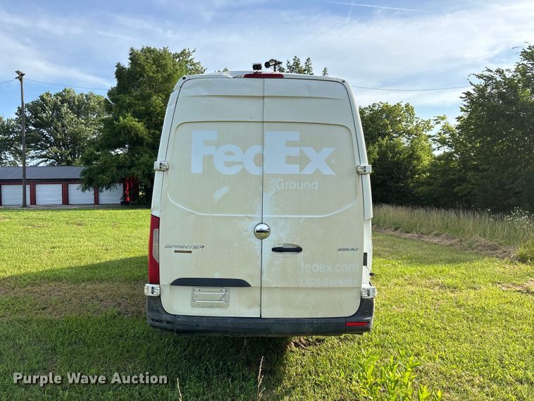 image for item FG0498 2019 Freightliner  Sprinter 2500 van
