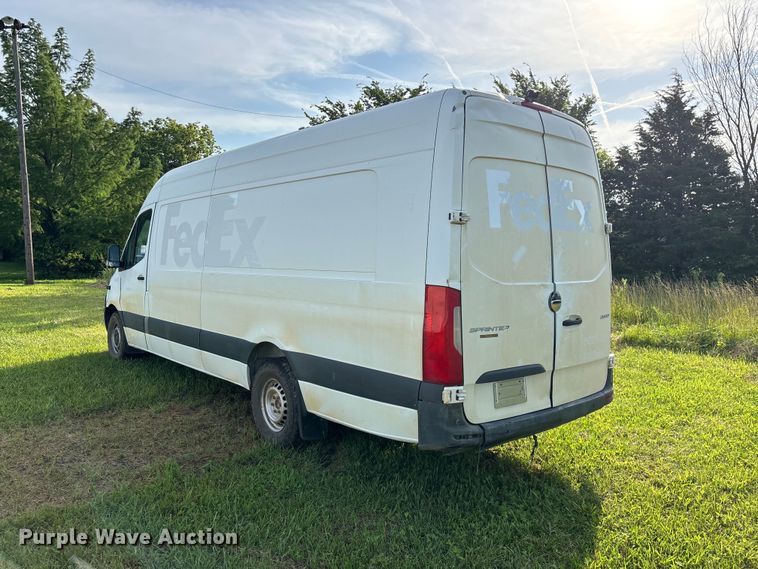 image for item FG0498 2019 Freightliner  Sprinter 2500 van