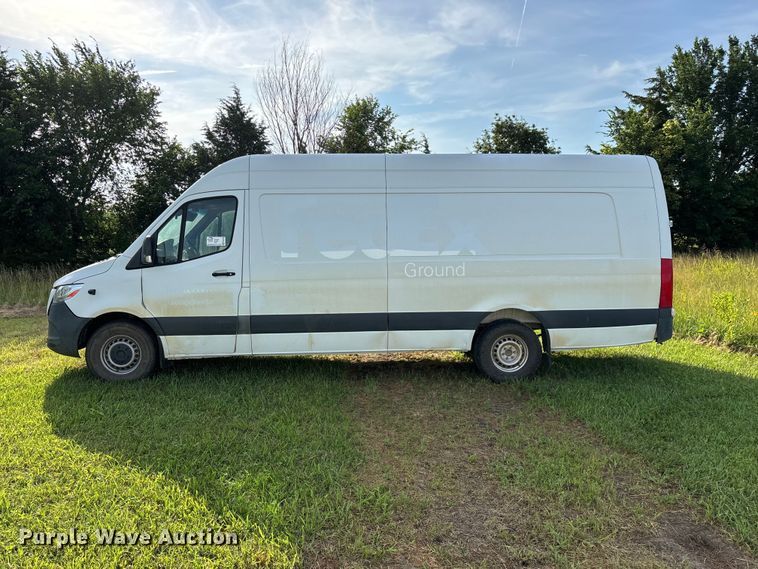 image for item FG0498 2019 Freightliner  Sprinter 2500 van