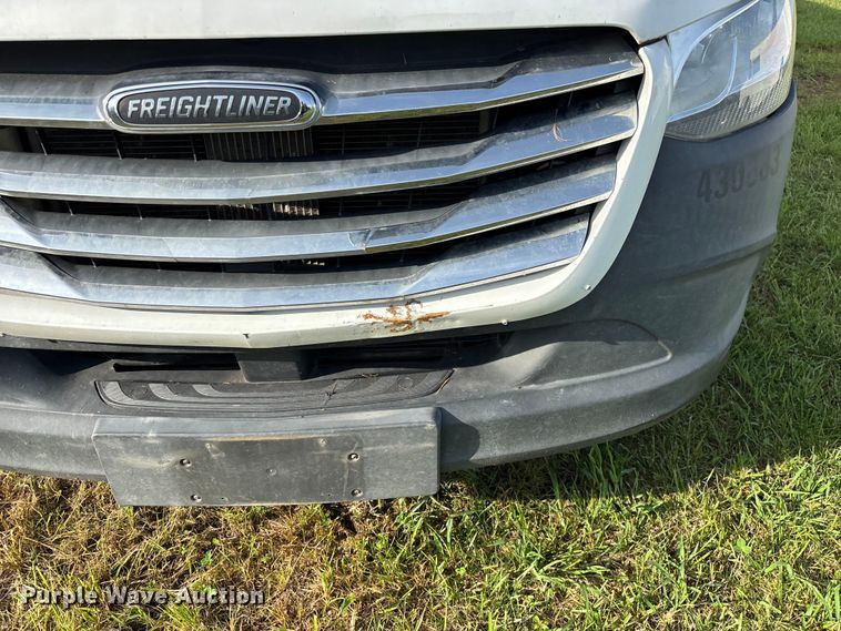 image for item FG0498 2019 Freightliner  Sprinter 2500 van