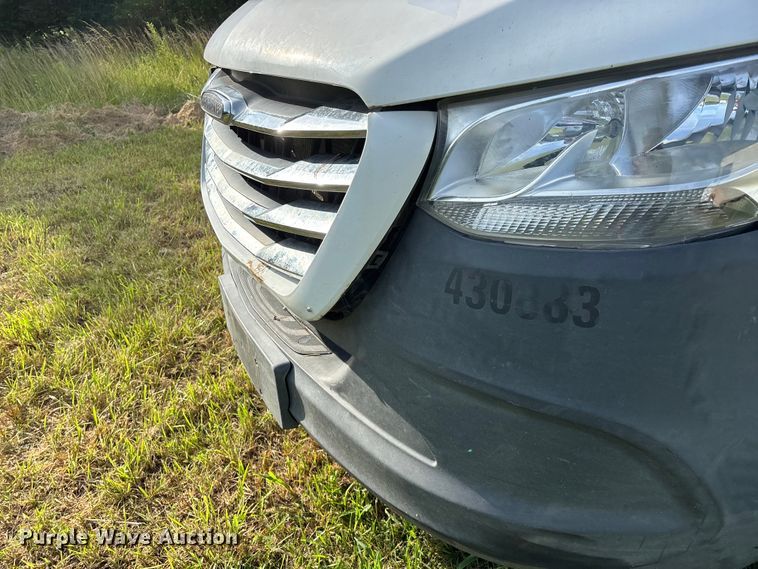 image for item FG0498 2019 Freightliner  Sprinter 2500 van