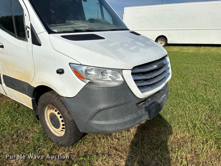 image for item FG0498 2019 Freightliner  Sprinter 2500 van