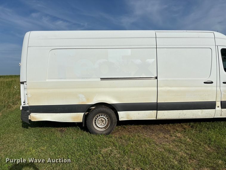 image for item FG0498 2019 Freightliner  Sprinter 2500 van