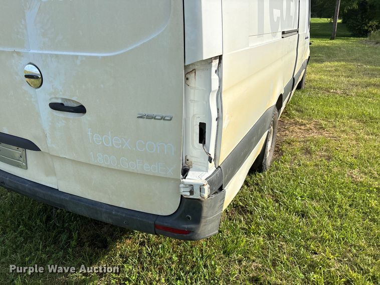 image for item FG0498 2019 Freightliner  Sprinter 2500 van