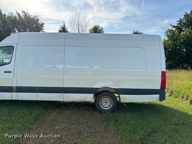 image for item FG0498 2019 Freightliner  Sprinter 2500 van