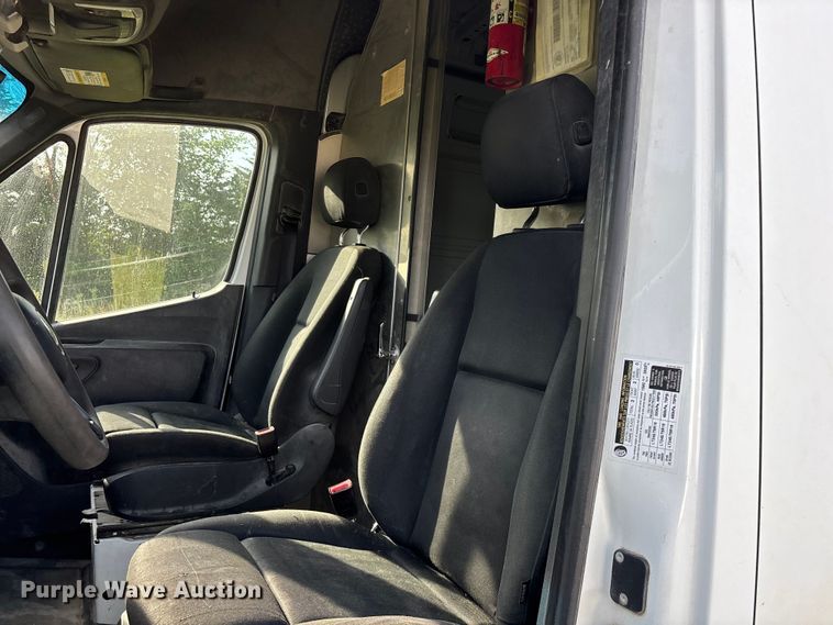 image for item FG0498 2019 Freightliner  Sprinter 2500 van