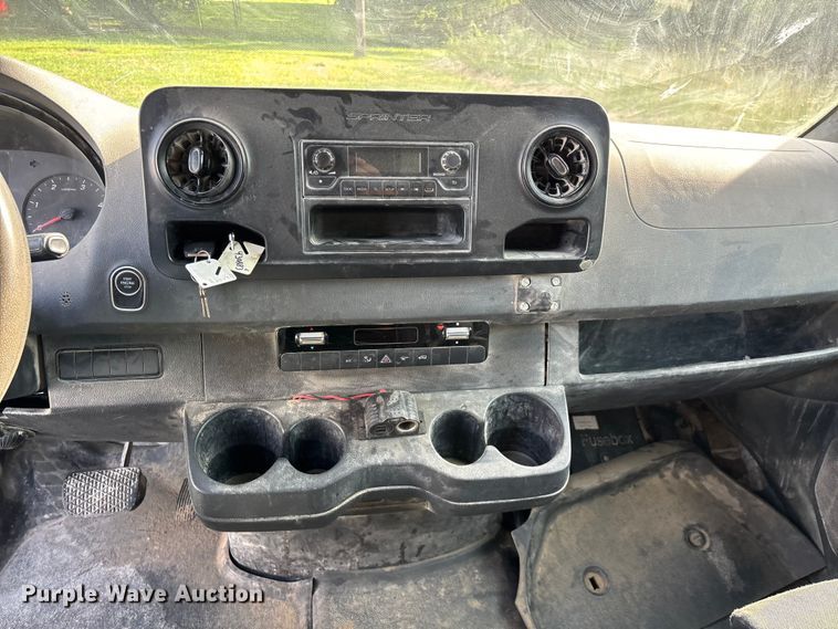 image for item FG0498 2019 Freightliner  Sprinter 2500 van