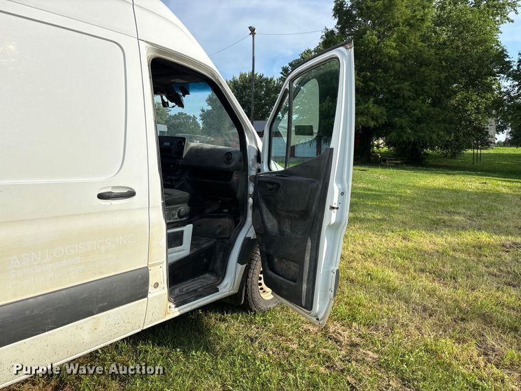 image for item FG0498 2019 Freightliner  Sprinter 2500 van