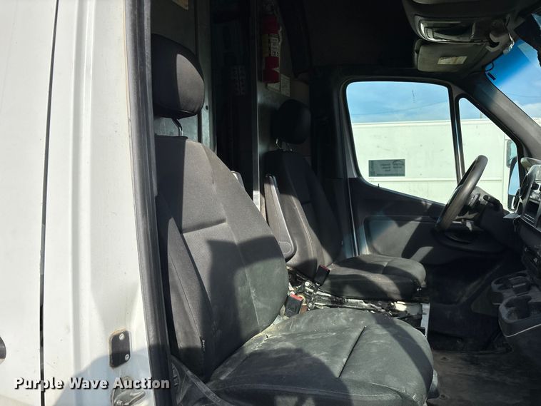 image for item FG0498 2019 Freightliner  Sprinter 2500 van