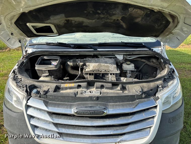 image for item FG0498 2019 Freightliner  Sprinter 2500 van